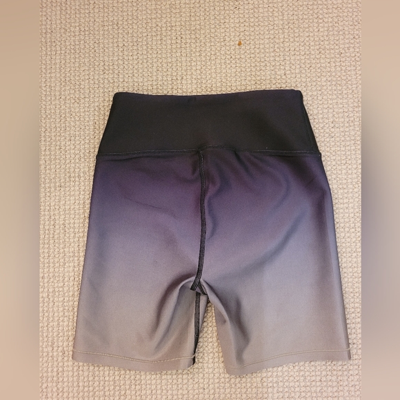 GOOD AMERICAN Biker shorts,  High Rise Biker shorts, in bronze ombre  Size S - Picture 7 of 8